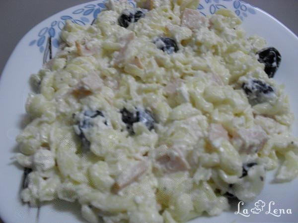 Salată rapidă cu feta și paste
