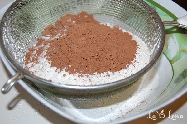 Tort cu ciocolata si budinca de vanilie (de post) - Pas 2