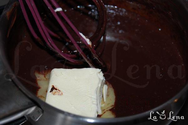 Tort cu crema de lapte si ciocolata alba - Pas 9